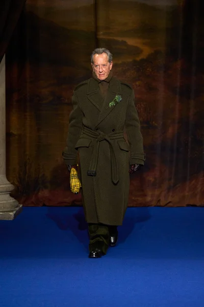Look 10
